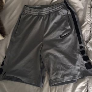 * NIKE Boys XL Basketball Shorts *